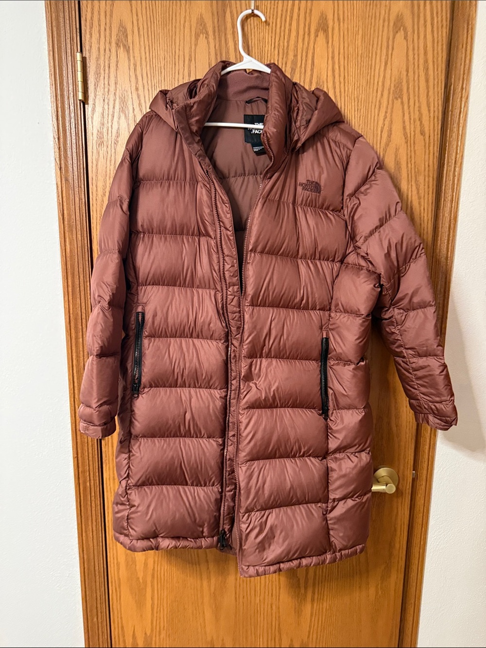 The North Face 550 Women's Long Puffer Coat in Rust Brown